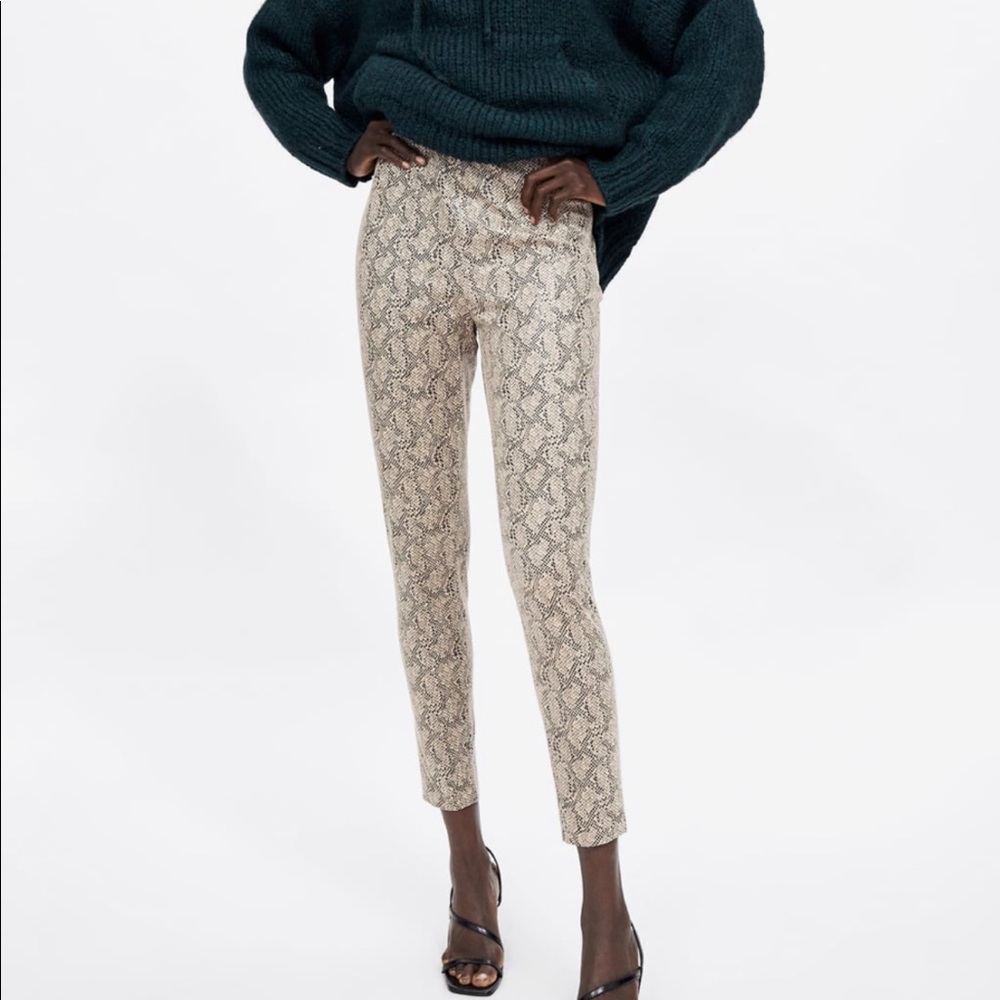 Snake print leggings